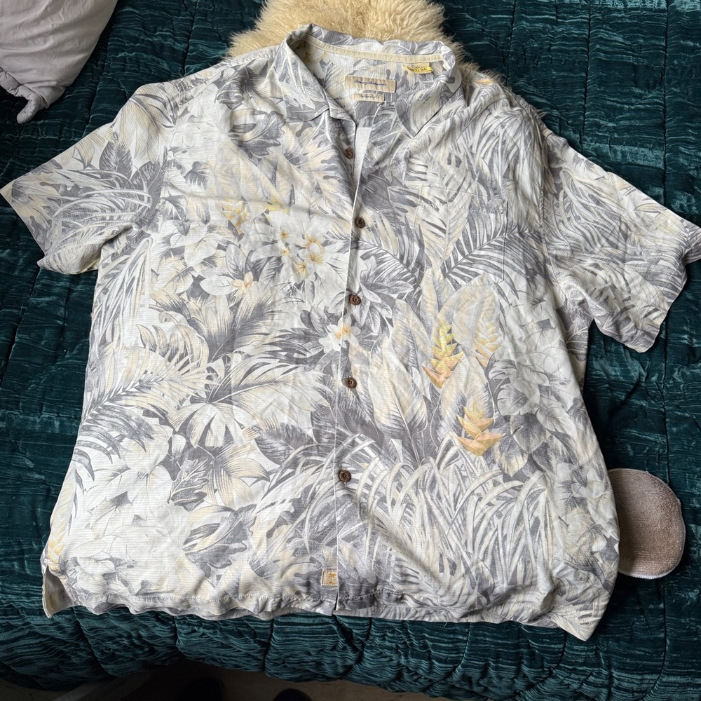 Tommy Bahama 100% Silk Tropical Leaf Print Shirt